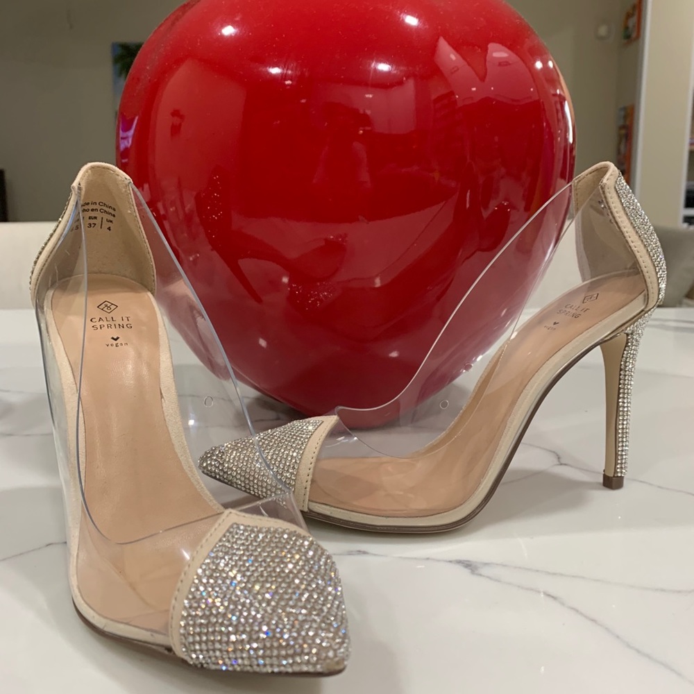 Gorgeous call it springs pumps.